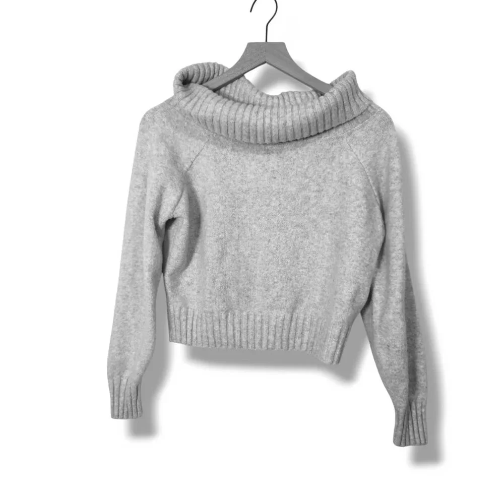 Hollister sweater womens Small light-gray cropped turtleneck NWT